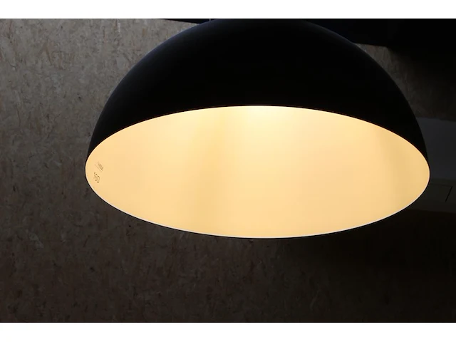 Twee industriële hanglampen met doorsnede 50 cm en hoogte 60 cm. - afbeelding 5 van  5