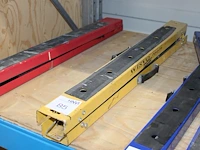 Twee inklapbare bokken. - afbeelding 1 van  2