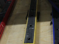 Twee inklapbare bokken. - afbeelding 2 van  2