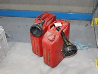 Twee jerrycans 20 liter. - afbeelding 1 van  2