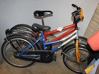 Twee kinderfietsen. - afbeelding 2 van  2