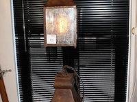 Twee klassieke hanglampen. afmeting kap 25 x 25 x 55 cm. - afbeelding 2 van  3