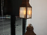 Twee klassieke hanglampen. afmeting kap 25 x 25 x 55 cm. - afbeelding 3 van  3