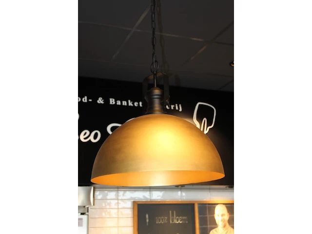 Twee klassieke hanglampen met doorsnede 53 cm. - afbeelding 2 van  3