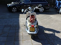 Twee klusscooters met de kentekens dfv-64-g en dkp-90-f. bromfiets la souris grande retro, bouwjaar 2016. b... - afbeelding 3 van  15