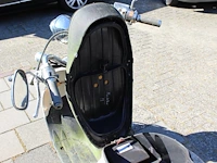 Twee klusscooters met de kentekens dfv-64-g en dkp-90-f. bromfiets la souris grande retro, bouwjaar 2016. b... - afbeelding 7 van  15