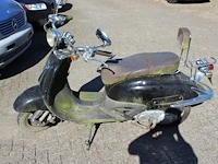 Twee klusscooters met de kentekens dfv-64-g en dkp-90-f. bromfiets la souris grande retro, bouwjaar 2016. b... - afbeelding 9 van  15