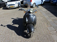 Twee klusscooters met de kentekens dfv-64-g en dkp-90-f. bromfiets la souris grande retro, bouwjaar 2016. b... - afbeelding 10 van  15
