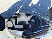 Twee klusscooters met de kentekens dfv-64-g en dkp-90-f. bromfiets la souris grande retro, bouwjaar 2016. b... - afbeelding 12 van  15