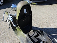 Twee klusscooters met de kentekens dfv-64-g en dkp-90-f. bromfiets la souris grande retro, bouwjaar 2016. b... - afbeelding 13 van  15