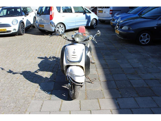 Twee klusscooters met de kentekens dfv-64-g en dkp-90-f. bromfiets la souris grande retro, bouwjaar 2016. b... - afbeelding 15 van  15