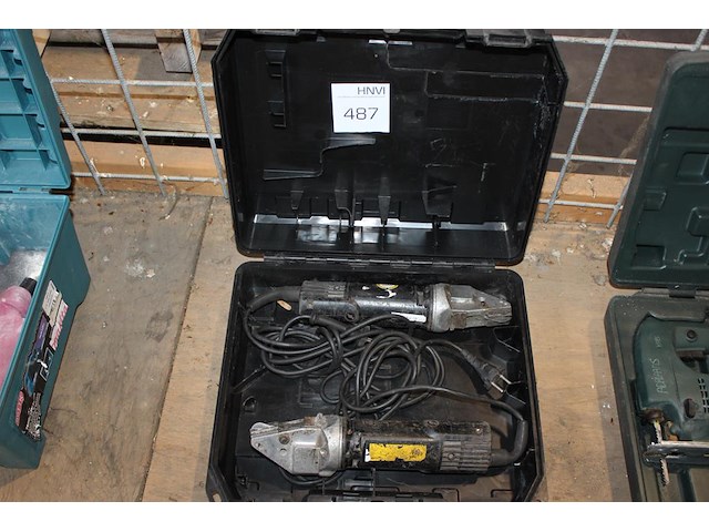 Twee knabbelscharen draco in kunststof koffer. - afbeelding 1 van  2