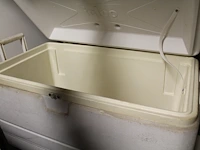 Twee koelboxen igloo. afmeting 70 cm x 43 cm x 42 cm - afbeelding 2 van  3