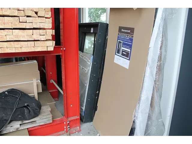 Twee kozijnen met afmeting 94 x 151 cm. . - afbeelding 1 van  5