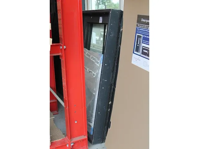 Twee kozijnen met afmeting 94 x 151 cm. . - afbeelding 3 van  5