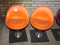 Twee kunstlederen stoeltjes oranje gestoffeerd - afbeelding 1 van  1