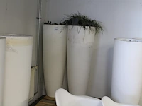Twee kunststof bloempoten elho. hoogte 138 cm - afbeelding 1 van  2
