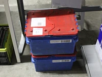 Twee kunststoffen opbergkratten - afbeelding 1 van  2