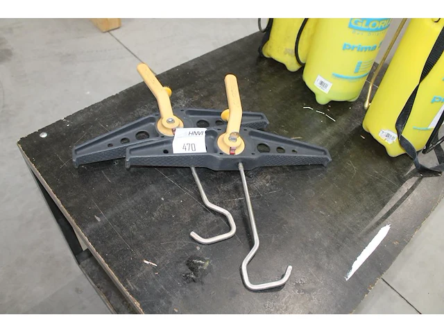 Twee ladder klemmen safeclamp met sleutel. - afbeelding 1 van  2