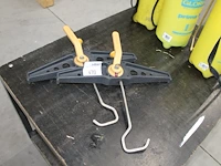 Twee ladder klemmen safeclamp met sleutel. - afbeelding 1 van  2