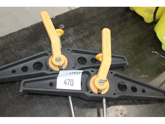 Twee ladder klemmen safeclamp met sleutel. - afbeelding 2 van  2