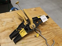 Twee ladderklemmen saveclamp met sleutel. - afbeelding 1 van  2
