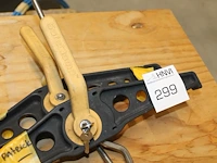Twee ladderklemmen saveclamp met sleutel. - afbeelding 2 van  2