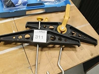Twee ladderklemmen saveclamp. sleutel ontbreekt. - afbeelding 1 van  2