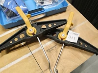 Twee ladderklemmen saveclamp. sleutel ontbreekt. - afbeelding 2 van  2