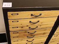 Twee ladekasten met zes laden per kast. afmeting per kast 57 x 40 cm. hoogte 111 cm. exclusief inhoud - afbeelding 2 van  4