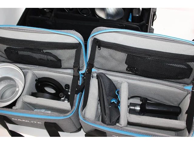 Twee led spots nanlight forza 60b bi-color met statieven en accessoires in flightcase en twee draagtassen. - afbeelding 5 van  6