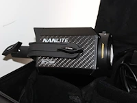 Twee led spots nanlight forza 60b bi-color met statieven en accessoires in flightcase en twee draagtassen. - afbeelding 6 van  6
