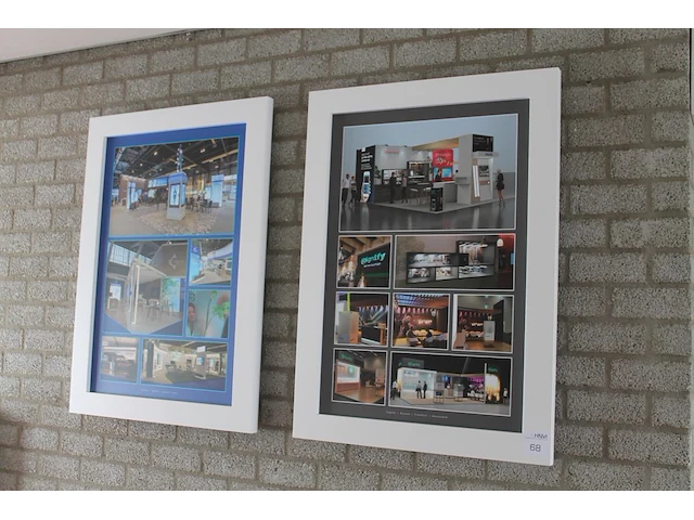Twee lijsten 80 x 110 cm met beursprints en reclameopdruk. - afbeelding 1 van  1