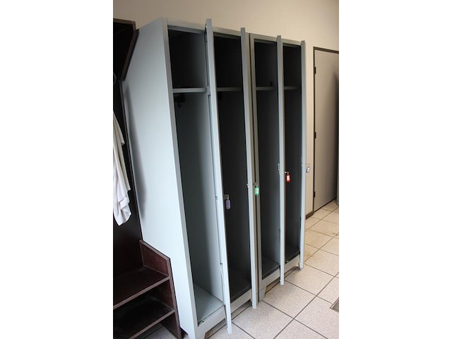 Twee lockerkasten met twee lockers. afmeting 60 x 50 x 191 cm. - afbeelding 3 van  3