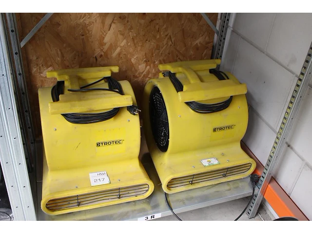 Twee luchtblowers trotec tfv30s. - afbeelding 1 van  2