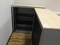 Twee magazijnkasten met roldeuren. afmeting 125 x 46 x 122 cm. - afbeelding 1 van  4