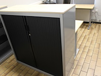 Twee magazijnkasten met roldeuren. afmeting 125 x 46 x 122 cm. - afbeelding 2 van  4