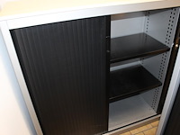 Twee magazijnkasten met roldeuren. afmeting 125 x 46 x 122 cm. - afbeelding 4 van  4