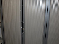 Twee magazijnkasten met twee roldeuren. afmeting 100 x 44 x 189 cm. let op: excl. inhoud. - afbeelding 3 van  3