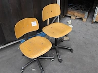 Twee magazijnstoelen. - afbeelding 2 van  2