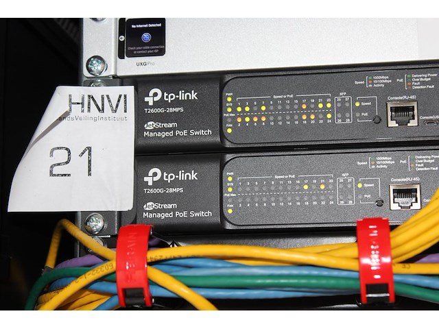 Twee managed poe switches tp-link t2600g-28mps. - afbeelding 1 van  2