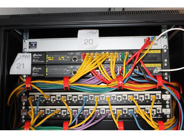 Twee managed poe switches tp-link t2600g-28mps. - afbeelding 2 van  2