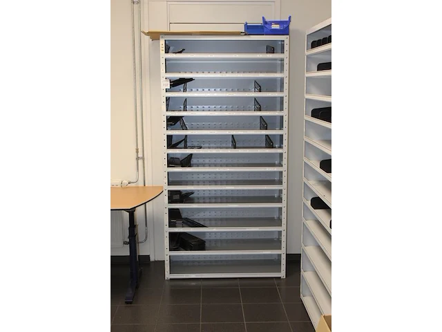 Twee metalen schappenkasten afm. 100 x 45 x 198 cm - afbeelding 2 van  3