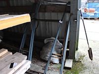 Twee metalen schragen. hoogte 175 cm. - afbeelding 1 van  2