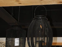 Twee metalen windlichten. - afbeelding 2 van  2