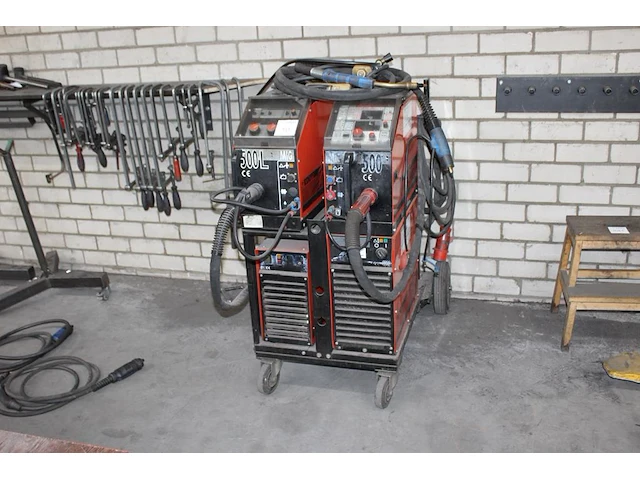 Twee mig lasapparaten kemppi pro mig 500l en kemppi pro mig 500 met koelingen pro cool 10 en pro 4000 op kar. - afbeelding 1 van  5