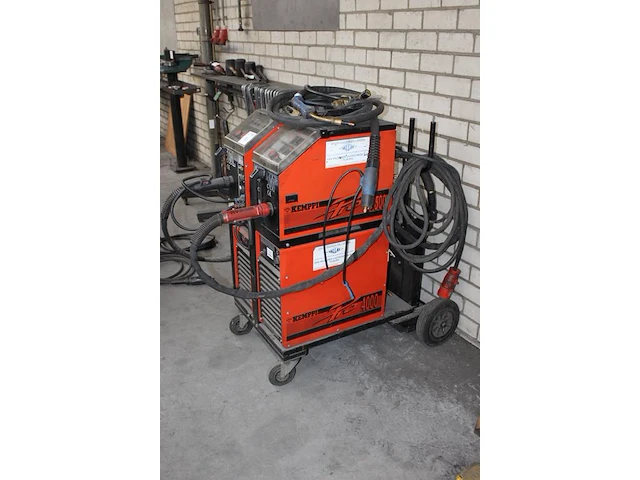 Twee mig lasapparaten kemppi pro mig 500l en kemppi pro mig 500 met koelingen pro cool 10 en pro 4000 op kar. - afbeelding 2 van  5