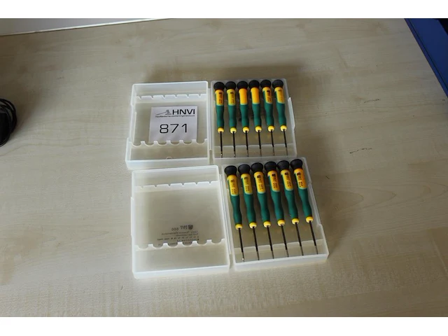 Twee mini schroevendraaiersets - afbeelding 1 van  2