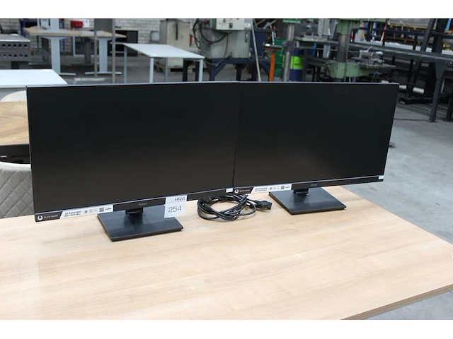 Twee monitoren 27 inch iiyama black hawk g-master g2730hbu. - afbeelding 1 van  2