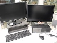Twee monitoren dell 21 en 24 inch met toetsenbord, speakers en muis. - afbeelding 1 van  2